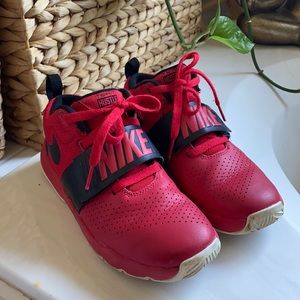 Nike boys basketball shoes, size 2.5Y